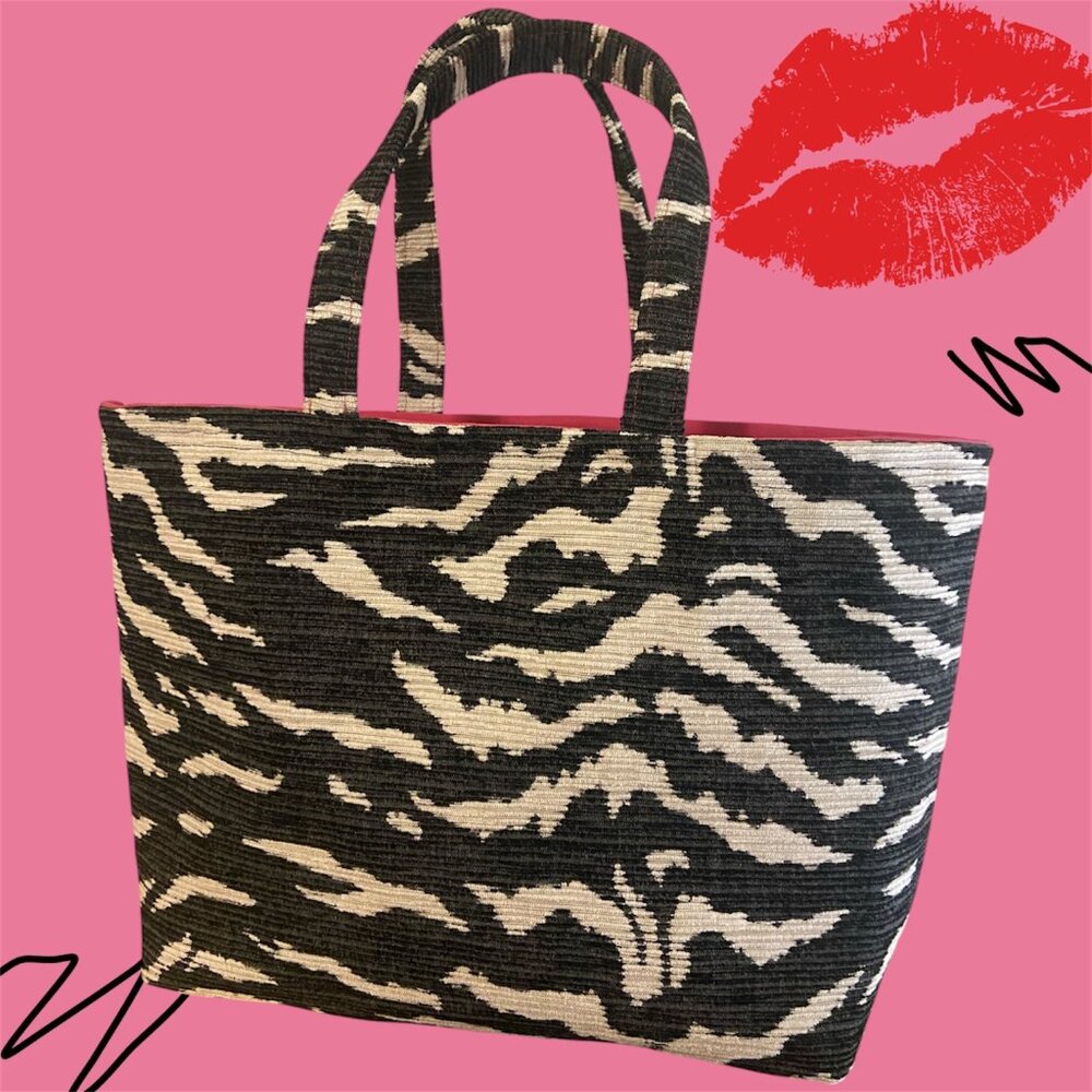 Black and White Zebra print Tote bag, Fuschia lining. Reversible. Handmade